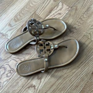 Tory burch sandals great condition